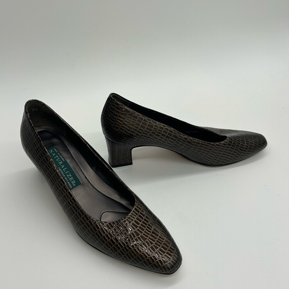 Alligator Texture Heels - Picture 2 of 6